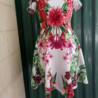 ĐẦM XÒE HỞ VAI DẠO PHỐ ĐI CHƠI
