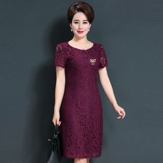 Đầm ren dự tiệc tím đính phụ kiện cài áo