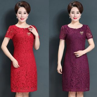 Đầm ren dự tiệc tím đính phụ kiện cài áo