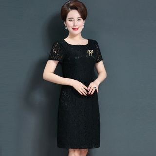 Đầm ren dự tiệc tím đính phụ kiện cài áo