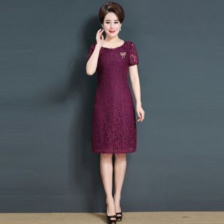 Đầm ren dự tiệc tím đính phụ kiện cài áo