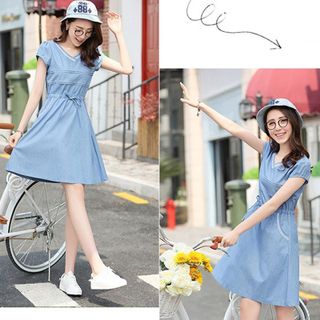 Đầm Jean Xòe Dây Rút Cổ Tim Bo Phối Túi