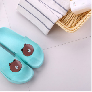 Dép gấu mang trong nhà ngoài phố