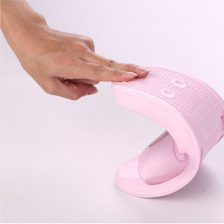 Dép gấu mang trong nhà ngoài phố