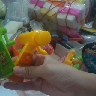 Quạt quay tay mini