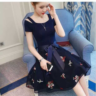 Đầm xoè thêu hoa