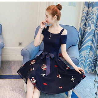 Đầm xoè thêu hoa