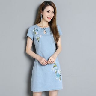 Đầm Jean Cổ Giọt NướcThêu Hoa
