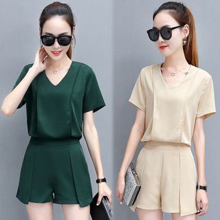 Bộ short xanh rêu áo cổ tim quần túi ngoài giả váy