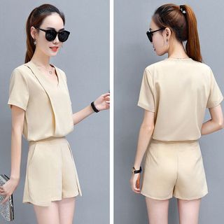 Bộ short vàng bò đậm áo cổ tim quần túi ngoài giả váy