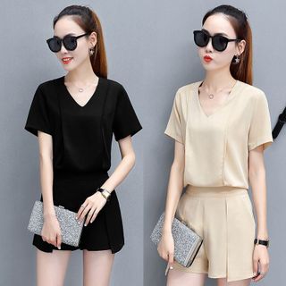 Bộ short đen áo cổ tim quần túi ngoài giả váy