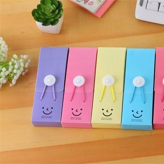 Hộp bút nhựa mặt cười