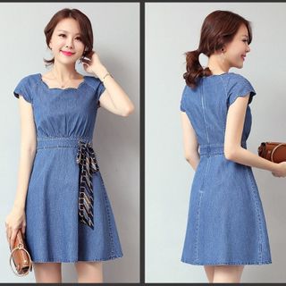 Đầm jean cổ gợn sóng phối dây nơ eo