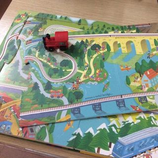 Wind up Train đoàn tàu trên cuốn sách - sách tiếng anh trẻ em NXB USBORNE - đồ chới giáo dục sớm cho bé