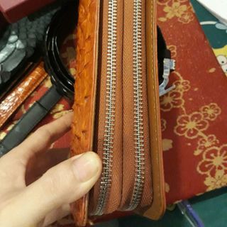 bóp cầm tay cá sấu