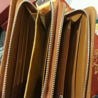 bóp cầm tay cá sấu