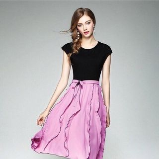 SET CHÂN VÁY HỒNG ÁO THUN ĐEN - DT282