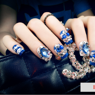 Nail giả đính hạt