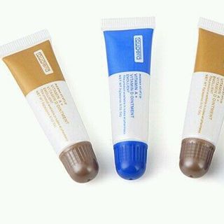 Dưỡng môi sau xăm vitamin A D