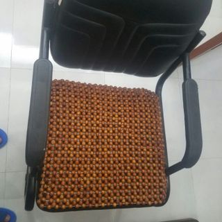 Lót ghế văn phòng hạt gỗ
