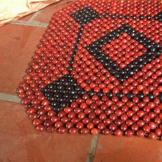 Lót ghế văn phòng hạt gỗ