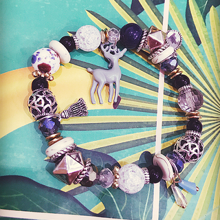 Vòng tay đá phong thủy thiên nhiên Tropical Pinky Hot nhất mùa hè