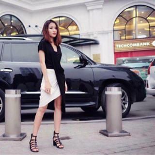 váy đen pha trắng xoắn