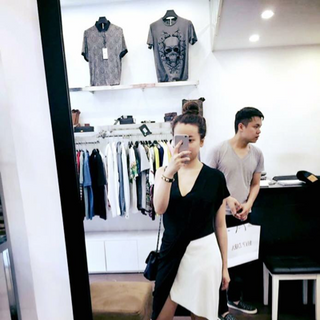 váy đen pha trắng xoắn