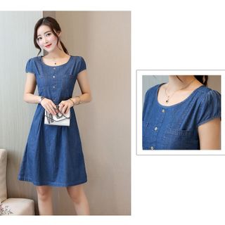 Đầm jean xòe cổ tròn phối nút