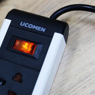 Ổ điện an toàn chống quá tải 04 lỗ Ucomen