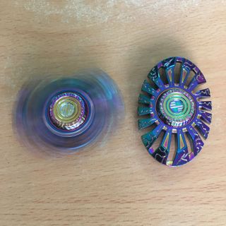 Con quay bầu dục UFO - UFO Spinner - Fidget Spinner