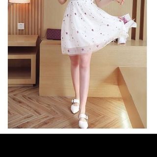 đầm rớt vai lưới hoa