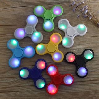 Con quay Fidget Spinner giá sỉ