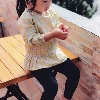 BỘ SET QUẦN LEGGING VÀ ÁO VÁY KÈM NƠ BĂNG ĐÔ