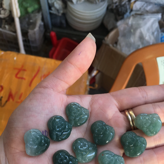 Tượng phật ngọc jade thiên nhiên cho bé giá sỉ