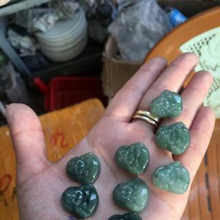 Tượng phật ngọc jade thiên nhiên cho bé