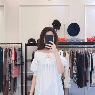 Đầm trắng bo vai