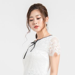 ÁO REN TRẮNG THẢ SÓNG