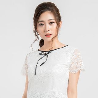 ÁO REN TRẮNG THẢ SÓNG