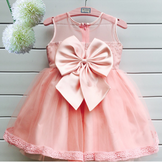 đầm dạ hội viền ren