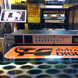 Auto Nguồn AudioKing T1000 Có điều khiển từ xa