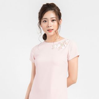 Váy đính hoa peplum