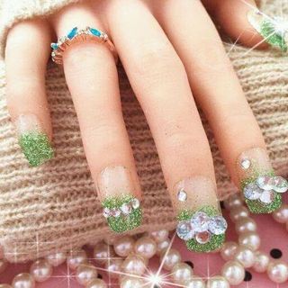 móng giả tại xưởng