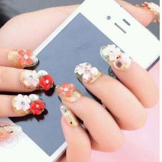 móng giả tại xưởng