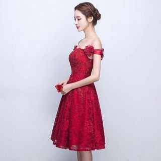 Đầm Xòe Trễ Vai Đính Hoa