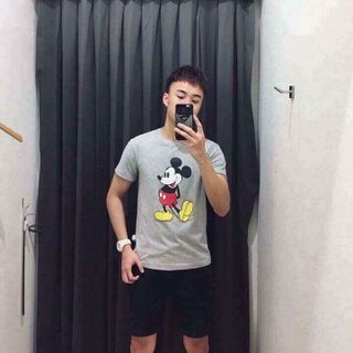 áo thun chuột mickey dành cho những cặp rất thích hợp