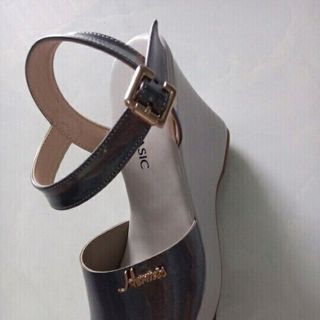 sandal đế xuồng