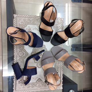 Sandal quai ngang