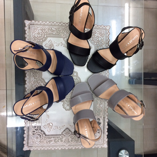 Sandal quai ngang