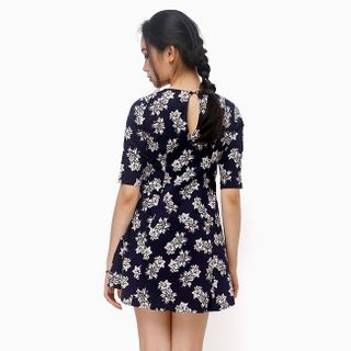 Đầm thời trang họa tiết hoa trẻ trung